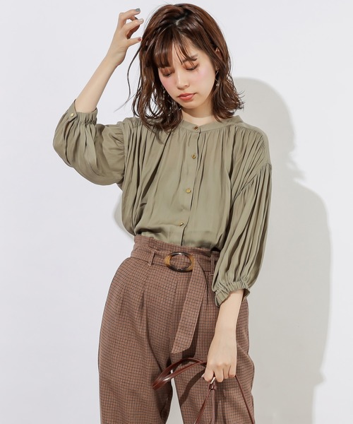 natural couture（ナチュラルクチュール）の「とろみサテンギャザーブラウス（シャツ/ブラウス・レディース・オフホワイト/ブラウン/ベージュ/ミント/ブルー/ピンク系その他/ドット・FREE）」の5枚目の写真