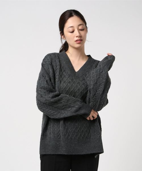 AMERICAN HOLIC（アメリカンホリック）の「Vネック裾スリットケーブルニットプルオーバー＊（ニット/セーター・レディース・グレー系その他/ベージュ系その他2/アイボリー/ネイビー/グレー系その他2・L/M）」の3枚目の写真