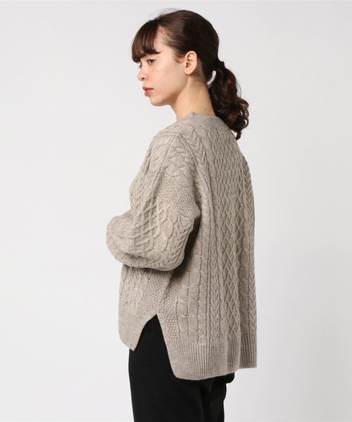 AMERICAN HOLIC（アメリカンホリック）の「Vネック裾スリットケーブルニットプルオーバー＊（ニット/セーター・レディース・グレー系その他/ベージュ系その他2/アイボリー/ネイビー/グレー系その他2・L/M）」の7枚目の写真