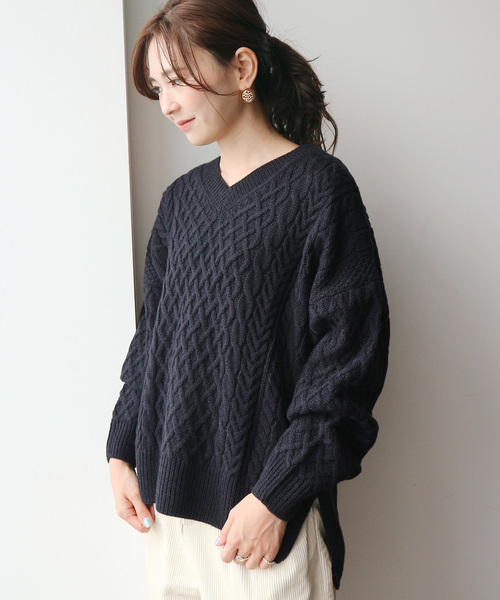 AMERICAN HOLIC（アメリカンホリック）の「Vネック裾スリットケーブルニットプルオーバー＊（ニット/セーター・レディース・グレー系その他/ベージュ系その他2/アイボリー/ネイビー/グレー系その他2・L/M）」の5枚目の写真