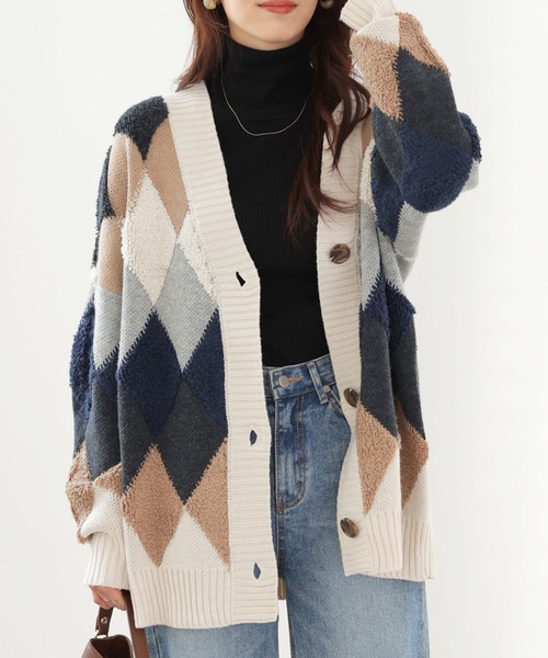 GeeRA(ジーラ)の「アーガイルニットカーディガン(カーディガン/ボレロ・レディース・アイボリー/チャコール/ブラック/ブラウン・MEDIUM/LARGE/X-LARGE/XX-LARGE)」の21枚目の写真