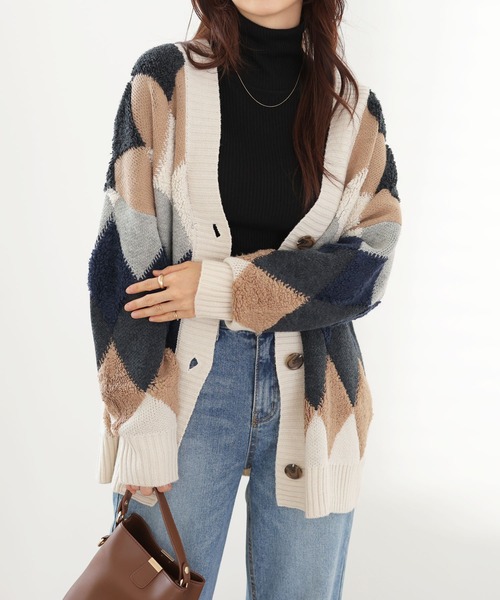 GeeRA(ジーラ)の「アーガイルニットカーディガン(カーディガン/ボレロ・レディース・アイボリー/チャコール/ブラック/ブラウン・MEDIUM/LARGE/X-LARGE/XX-LARGE)」の22枚目の写真