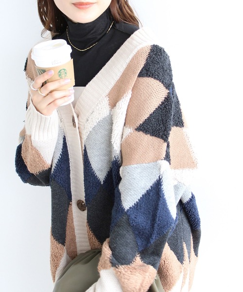 GeeRA(ジーラ)の「アーガイルニットカーディガン(カーディガン/ボレロ・レディース・アイボリー/チャコール/ブラック/ブラウン・MEDIUM/LARGE/X-LARGE/XX-LARGE)」の10枚目の写真