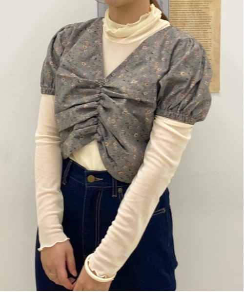 apres jour(アプレジュール)の「花柄くしゅくしゅブラウス+シアーインナーセット【ZOZOTOWN限定アイテム】(シャツ/ブラウス・レディース・ベージュ/ブルー系その他・フリー)」の2枚目の写真