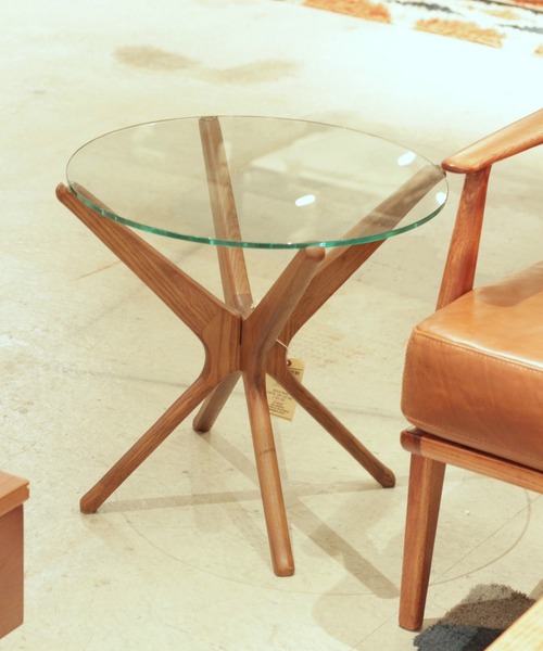 ACME FURNITURE（アクメファニチャー）の「TRESTLES SIDE TABLE