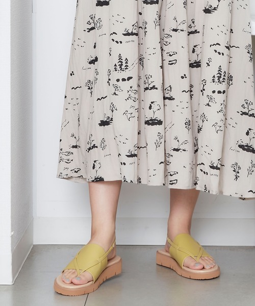 POU DOU DOU（プードゥドゥ）の「トングカバードサンダル（サンダル・レディース・ブラック/ブルー/イエロー・4/3）」の3枚目の写真