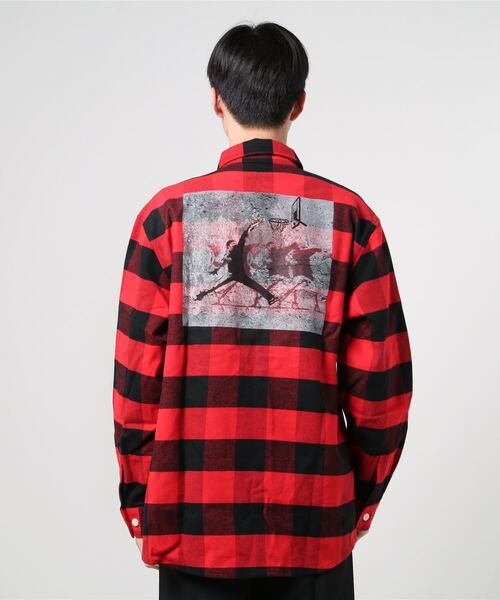 Kare/ME（カーミー）の「Kare/ME（カーミー）別注バックプリントチェックシャツ（シャツ/ブラウス・メンズ・ホワイト/レッド・LARGE/SMALL/MEDIUM）」の6枚目の写真