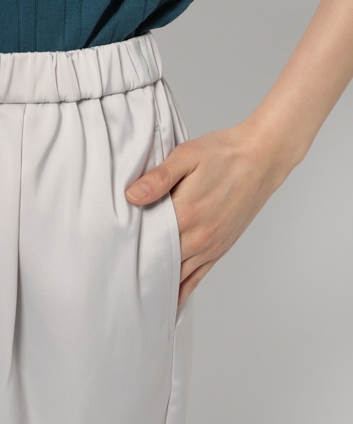 LEPSIM(レプシィム)の「サテンストレッチツヤパンツ 931656(その他パンツ・レディース・ブラウン/ブルー/グレイッシュベージュ・MEDIUM/LARGE)」の5枚目の写真