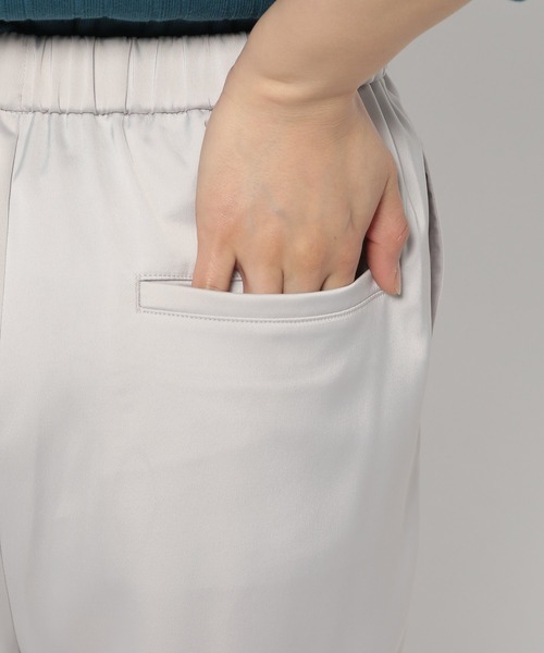 LEPSIM(レプシィム)の「サテンストレッチツヤパンツ 931656(その他パンツ・レディース・ブラウン/ブルー/グレイッシュベージュ・MEDIUM/LARGE)」の8枚目の写真