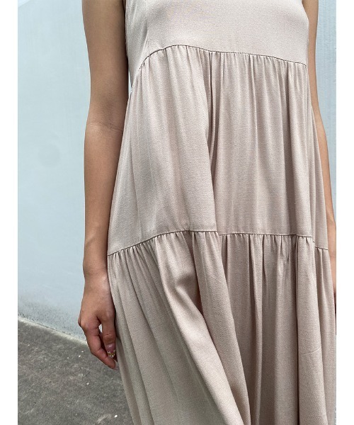 ENVYM（アンビー）の「シャーリングキャミＯＰ（ワンピース・レディース・ブラック/ベージュ/グレー・FREE）」の8枚目の写真