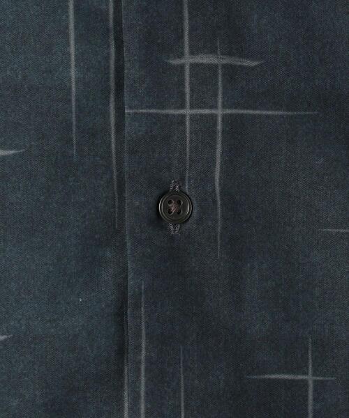 green label relaxing(グリーンレーベルリラクシング)の「CM エステルプリント ルーズ ショートスリーブ 半袖 総柄 シャツ(シャツ/ブラウス・メンズ・ネイビー/ダークグレー/ベージュ・SMALL/MEDIUM/LARGE)」の16枚目の写真