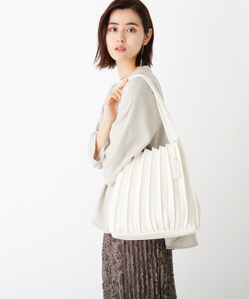 OPAQUE.CLIP（オペークドットクリップ）の「◆プリーツトートバッグ【A4サイズ収納可】（トートバッグ・レディース・ブラック/ベージュ/オフホワイト・00）」の2枚目の写真