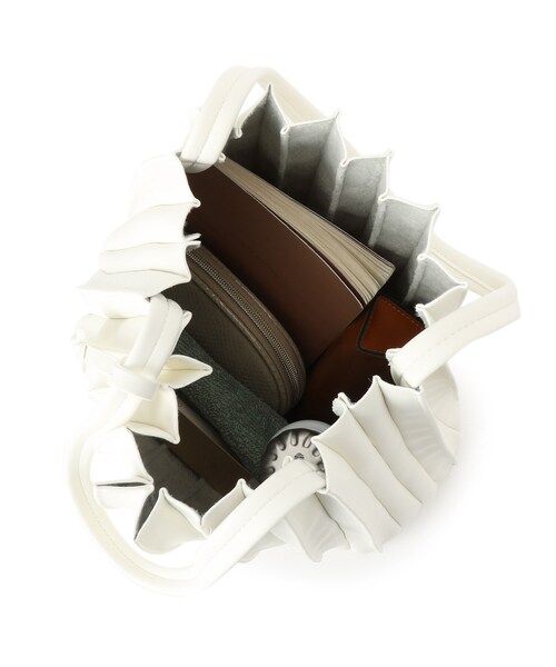 OPAQUE.CLIP（オペークドットクリップ）の「◆プリーツトートバッグ【A4サイズ収納可】（トートバッグ・レディース・ブラック/ベージュ/オフホワイト・00）」の10枚目の写真