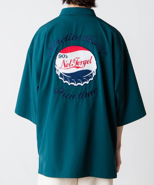 WEGO(ウィゴー)の「WEGO/ビンテージロゴ刺繍ビッグシルエット5分袖シャツ(シャツ/ブラウス・メンズ・ホワイト/ダークグリーン/イエロー・MEDIUM/LARGE)」の17枚目の写真