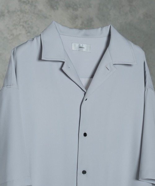 ADRER（アドラー）の「high drape back belt open collar shirt/ハイドレープバックベルトオープンカラーシャツ（シャツ/ブラウス・メンズ・ブラック/グレー・SMALL/MEDIUM/LARGE/X-SMALL）」の5枚目の写真