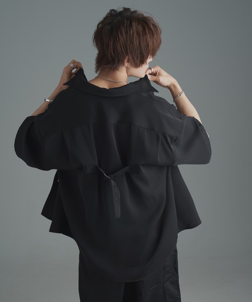 ADRER（アドラー）の「high drape back belt open collar shirt/ハイドレープバックベルトオープンカラーシャツ（シャツ/ブラウス・メンズ・ブラック/グレー・SMALL/MEDIUM/LARGE/X-SMALL）」の13枚目の写真