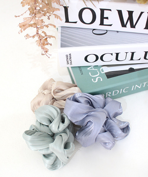 MODE ROBE（モードローブ）の「サテンカラーシュシュ（シュシュ・レディース・イエロー/アイボリー/ミント/ブルー系その他/ピンクベージュ/ライトベージュ・FREE）」の8枚目の写真