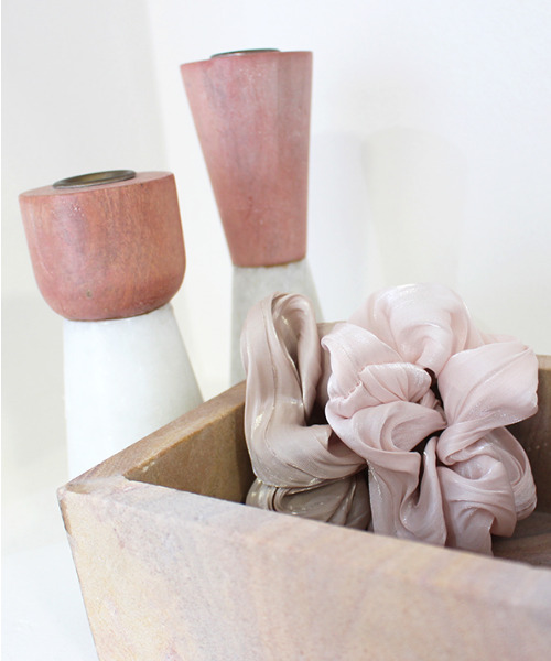 MODE ROBE（モードローブ）の「サテンカラーシュシュ（シュシュ・レディース・イエロー/アイボリー/ミント/ブルー系その他/ピンクベージュ/ライトベージュ・FREE）」の10枚目の写真