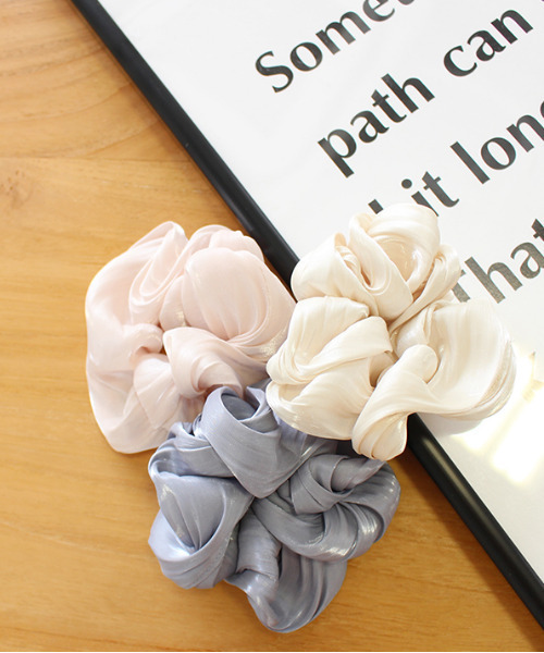 MODE ROBE（モードローブ）の「サテンカラーシュシュ（シュシュ・レディース・イエロー/アイボリー/ミント/ブルー系その他/ピンクベージュ/ライトベージュ・FREE）」の16枚目の写真