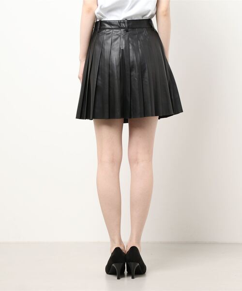 Ctr1(コントロール)の「Ctr1/コントロール/レザープリーツスカート(スカート・レディース・ブラック/ベージュ・SMALL/MEDIUM)」の4枚目の写真