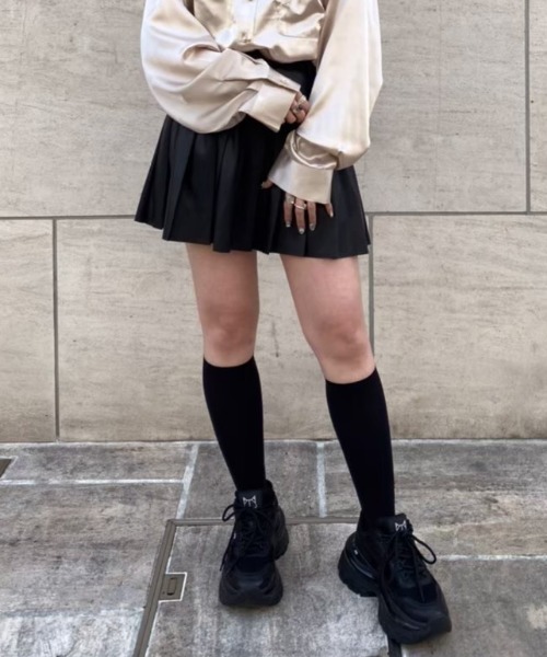 Ctr1(コントロール)の「Ctr1/コントロール/レザープリーツスカート(スカート・レディース・ブラック/ベージュ・SMALL/MEDIUM)」の2枚目の写真