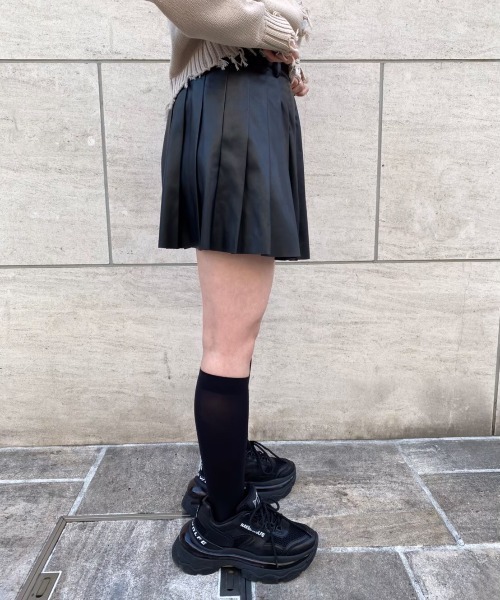 Ctr1(コントロール)の「Ctr1/コントロール/レザープリーツスカート(スカート・レディース・ブラック/ベージュ・SMALL/MEDIUM)」の6枚目の写真