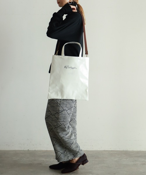 rapiecage（ラピエサージュ）の「PVCコーティングショルダートートBAG（ショルダーバッグ・レディース・ホワイト/ブラック/サックスブルー・FREE）」の12枚目の写真