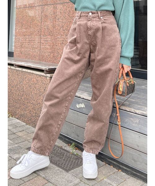 EVRIS（エヴリス）の「ボリュームテーパードデニムパンツ（デニムパンツ・レディース・ブラック/ブラウン/カーキ・SMALL/MEDIUM）」の2枚目の写真