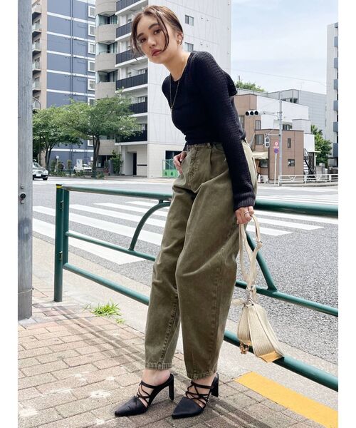 EVRIS（エヴリス）の「ボリュームテーパードデニムパンツ（デニムパンツ・レディース・ブラック/ブラウン/カーキ・SMALL/MEDIUM）」の12枚目の写真