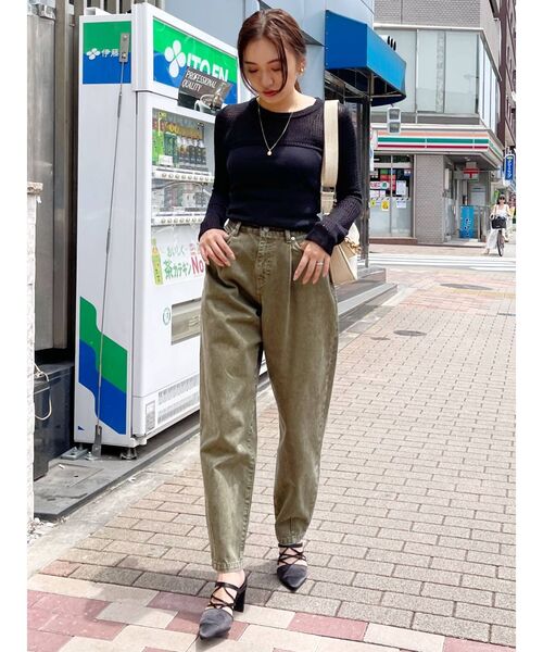 EVRIS（エヴリス）の「ボリュームテーパードデニムパンツ（デニムパンツ・レディース・ブラック/ブラウン/カーキ・SMALL/MEDIUM）」の14枚目の写真