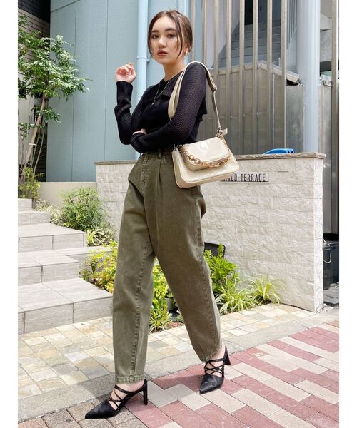 EVRIS（エヴリス）の「ボリュームテーパードデニムパンツ（デニムパンツ・レディース・ブラック/ブラウン/カーキ・SMALL/MEDIUM）」の15枚目の写真