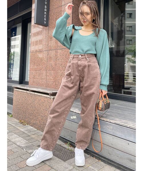 EVRIS（エヴリス）の「ボリュームテーパードデニムパンツ（デニムパンツ・レディース・ブラック/ブラウン/カーキ・SMALL/MEDIUM）」の17枚目の写真