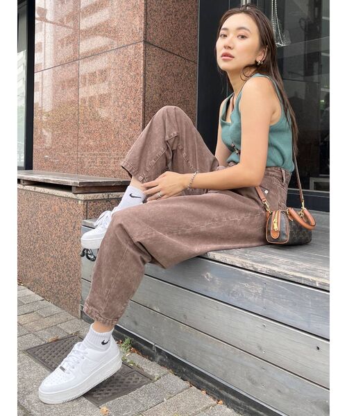 EVRIS（エヴリス）の「ボリュームテーパードデニムパンツ（デニムパンツ・レディース・ブラック/ブラウン/カーキ・SMALL/MEDIUM）」の19枚目の写真