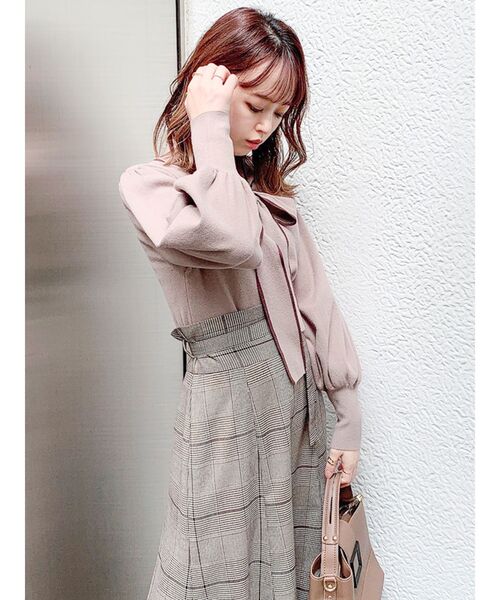 dazzlin(ダズリン)の「ボウタイ配色ニットトップス(ニット/セーター・レディース・ブラウン/オフホワイト/ピンク/モカ/ブラック・FREE)」の6枚目の写真