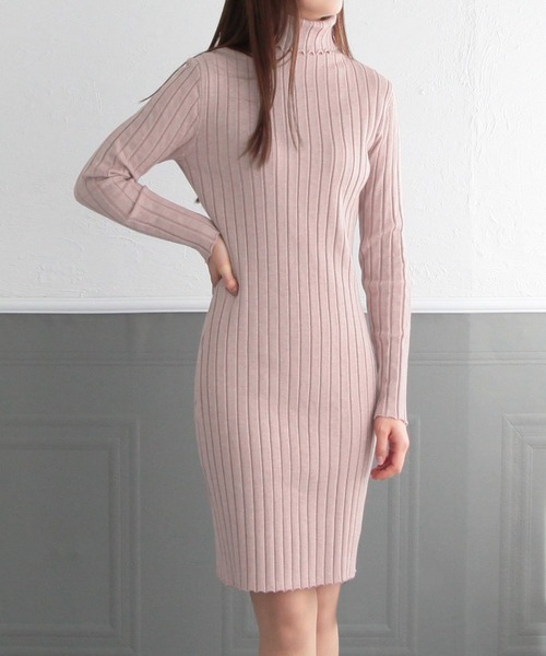 Julia Boutique(ジュリアブティック)の「タートルネックタイトミニワンピース/21530(ワンピース・レディース・ブラック/ベージュ/アイボリー/ボルドー/ピンク/ブルー・ONE)」の5枚目の写真