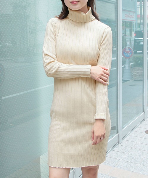 Julia Boutique(ジュリアブティック)の「タートルネックタイトミニワンピース/21530(ワンピース・レディース・ブラック/ベージュ/アイボリー/ボルドー/ピンク/ブルー・ONE)」の2枚目の写真