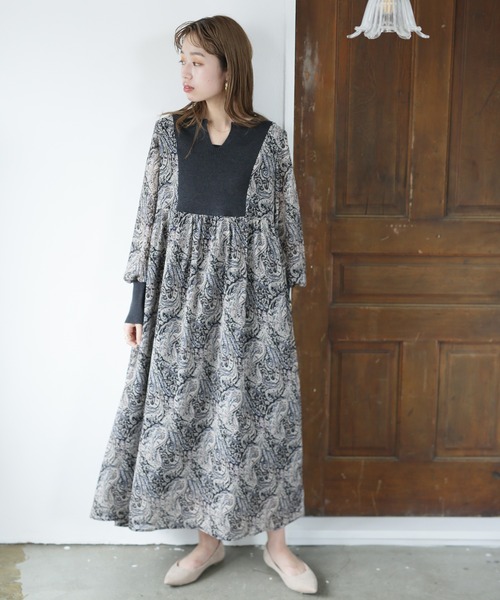 ENNEA（エンネア）の「【2021A/W】カフスタン・ジョーゼットペイズリーレトロプリント・ニット切り替えロングワンピース（ワンピース・レディース・ブラック/グリーン/キャメル・38）」の20枚目の写真
