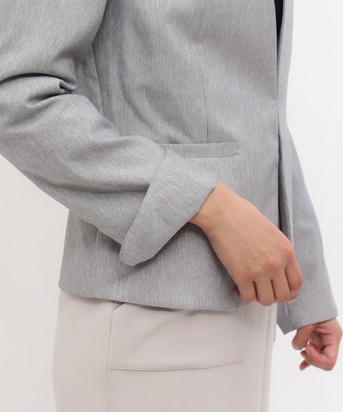 TRUDEA（トルディア）の「カチオンカラーレスジャケット（ノーカラージャケット・レディース・ライトグレー/ブラック/ネイビー/グレイッシュベージュ・MEDIUM/LARGE）」の17枚目の写真