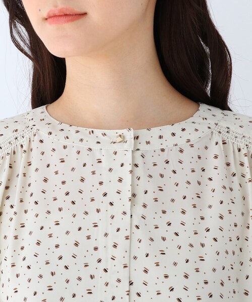 DRESKIP（ドレスキップ）の「◆前後2WAYドット釦ギャザ－ブラウス（シャツ/ブラウス・レディース・カーキ/ナチュラル/ホワイト系3/ブラック系・02/03/04）」の11枚目の写真