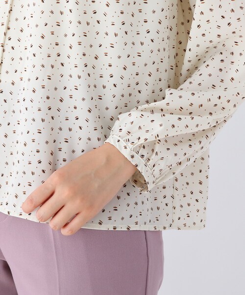 DRESKIP（ドレスキップ）の「◆前後2WAYドット釦ギャザ－ブラウス（シャツ/ブラウス・レディース・カーキ/ナチュラル/ホワイト系3/ブラック系・02/03/04）」の6枚目の写真