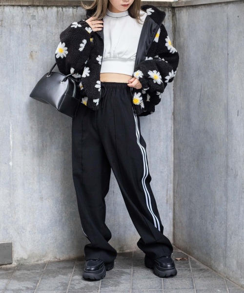 WEGO(ウィゴー)の「WEGO/ボアスタンドショートブルゾン(ブルゾン・レディース・アイボリー/その他1/その他2/ベージュ・SMALL/MEDIUM)」の5枚目の写真