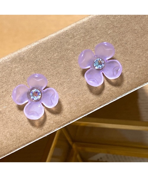 tone(トーン)の「【LoveAmooN】swarovski×flower purple (MA)(ピアス(両耳用)・レディース・ゴールド・FREE)」の3枚目の写真
