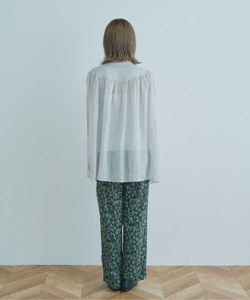 WHYTO.（ホワイト）の「「WHYTO. / ホワイト」ラミーギャザーチュニックブラウス"Ramie Gather Tunic Blouse"（シャツ/ブラウス・レディース・グリーン/イエロー/グレー/ブラック・38/36）」の16枚目の写真