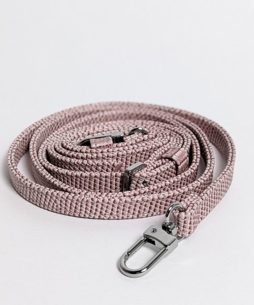 ajew(エジュー)の「【別注】ajew/エジュー/【ひも付き】Lizard iPhone13(スマホケース/カバー・レディース・ブラック/ベージュ/ピンク/シルバー・FREE)」の13枚目の写真