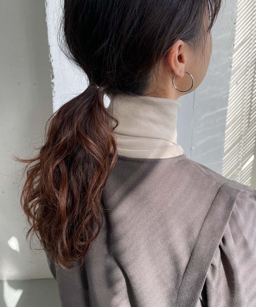 URBAN RESEARCH DOORS（アーバンリサーチドアーズ）の「タートルネックカットソー（Tシャツ/カットソー・レディース・オフホワイト/ベージュ系その他/ブラック・ONE）」の10枚目の写真