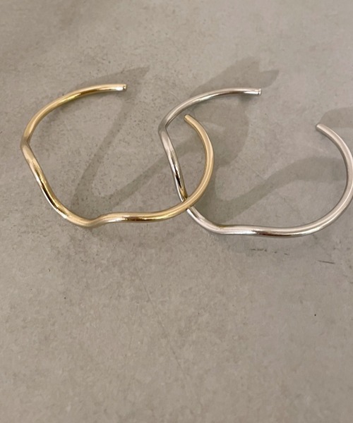 mystic（ミスティック）の「[eau un bijou] wave (bangle)（バングル/リストバンド・レディース・シルバー/ゴールド・ONE SIZE）」の7枚目の写真