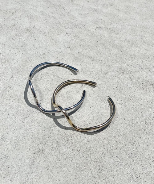 mystic（ミスティック）の「[eau un bijou] wave (bangle)（バングル/リストバンド・レディース・シルバー/ゴールド・ONE SIZE）」の9枚目の写真