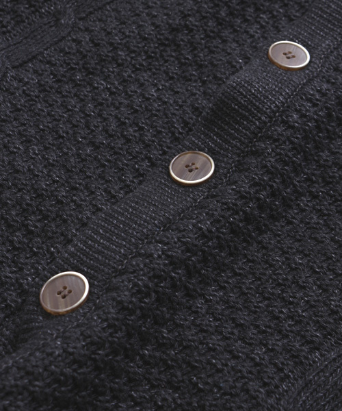 Denime（ドゥニーム）の「INDIGO KNIT CABLE CARDIGAN/インディゴニット　ケーブル編み　カーディガン（カーディガン/ボレロ・メンズ・ブラック/サックスブルー/ネイビー・MEDIUM/LARGE）」の16枚目の写真