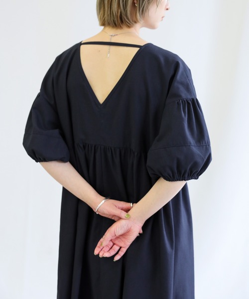 select MOCA（セレクトモカ）の「2022 SS Vネックボリュームスリーブリネンフレアワンピース（ワンピース・レディース・アイボリー/グレイッシュベージュ/ダークネイビー・FREE）」の8枚目の写真