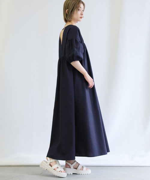 select MOCA（セレクトモカ）の「2022 SS Vネックボリュームスリーブリネンフレアワンピース（ワンピース・レディース・アイボリー/グレイッシュベージュ/ダークネイビー・FREE）」の11枚目の写真